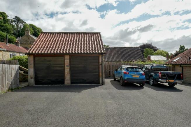 Garage & Parking