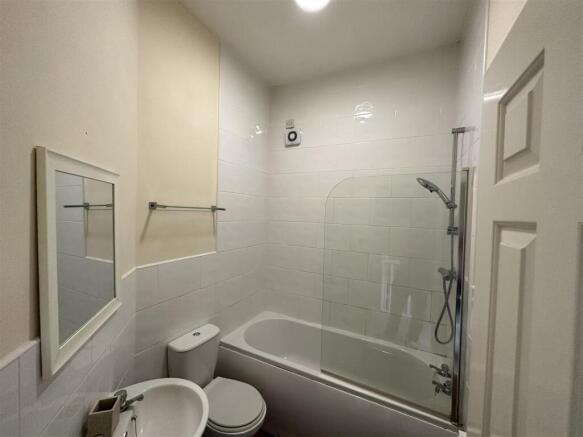 4 bed Detached to rent Image 11