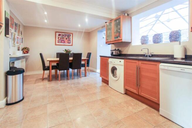 REFITTED KITCHEN/DINING ROOM