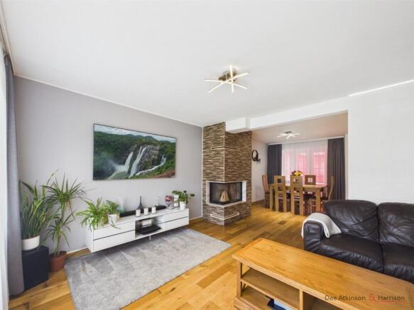 Lounge/Dining Room