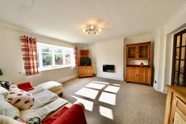 5 bed Detached for sale Image 11