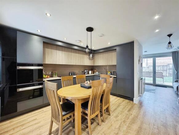 7b31b693--4E4E-A30F-1D1B7A9AD9A1-24661-0000142667E