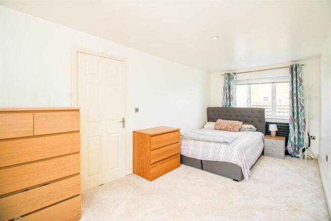 4 bed Detached for sale Image 12
