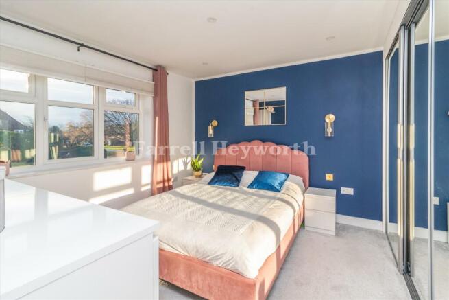 Bedroom 1 image 2