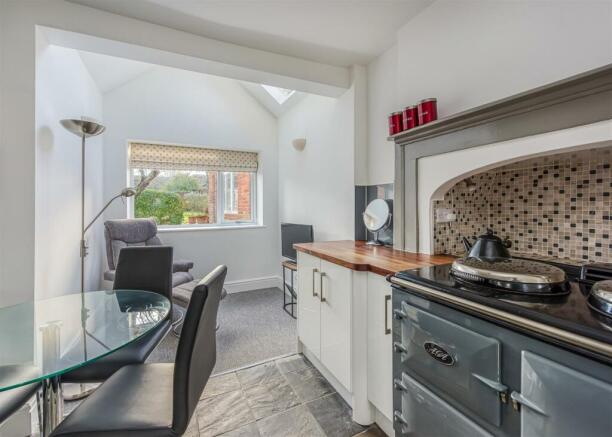 4 Church Road-kitchen3.jpg