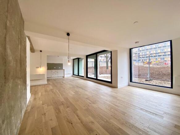 2 bed Flat to rent Image 5
