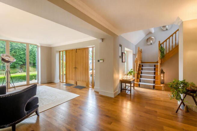 5 bed Detached for sale Image 6