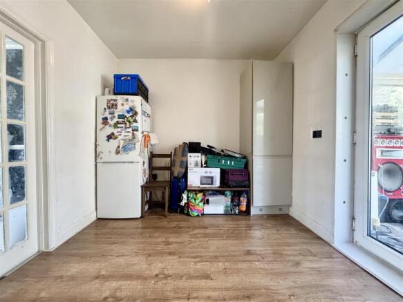 3 bed Semi-Detached for sale Image 4