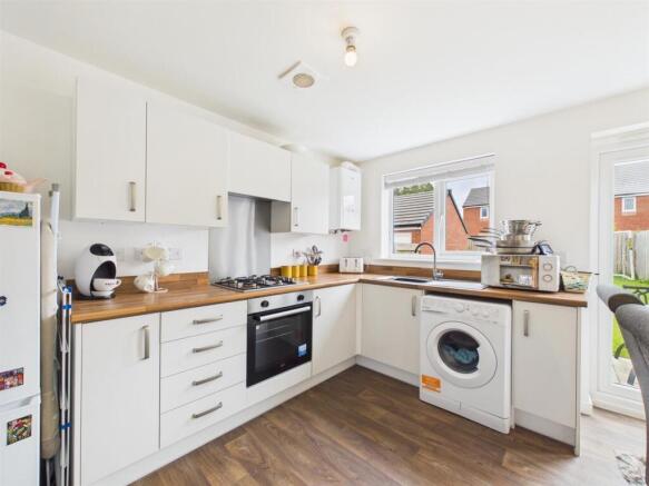 3 bed Semi-Detached for sale Image 4