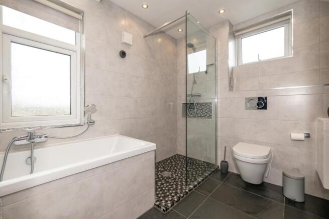 En-Suite Bathroom
