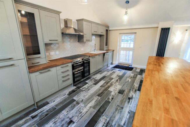 Kitchen 1.jpg