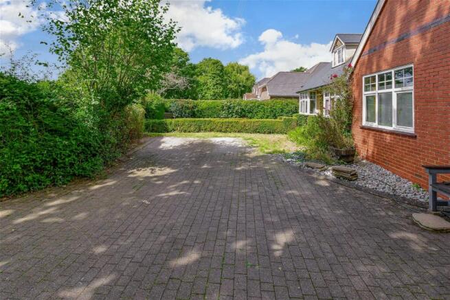 Driveway/Parking