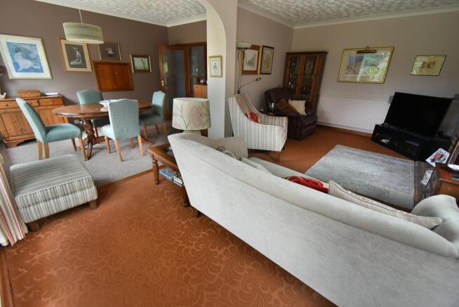 Lounge/dining area