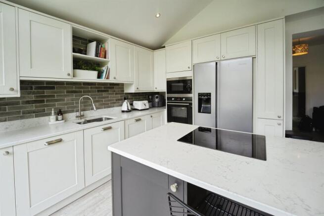 4 bed Semi-Detached for sale Image 5