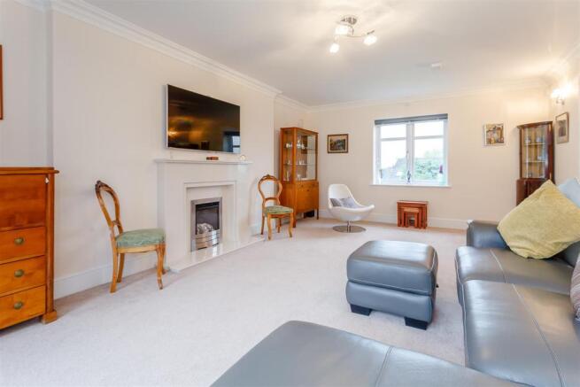 8340636-interior04.jpg