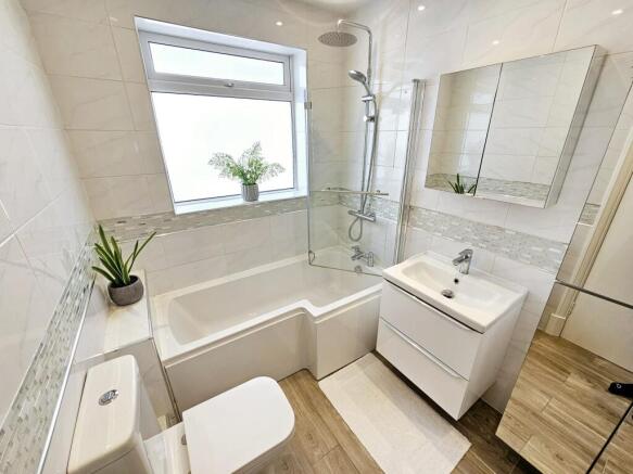 2 bed Flat for sale Image 12