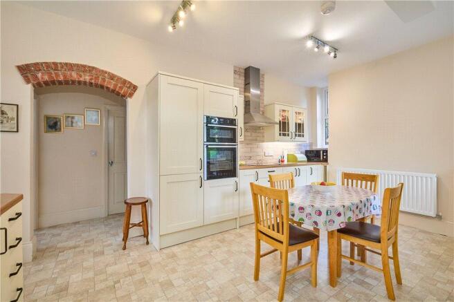 2 bed Apartment for sale Image 5