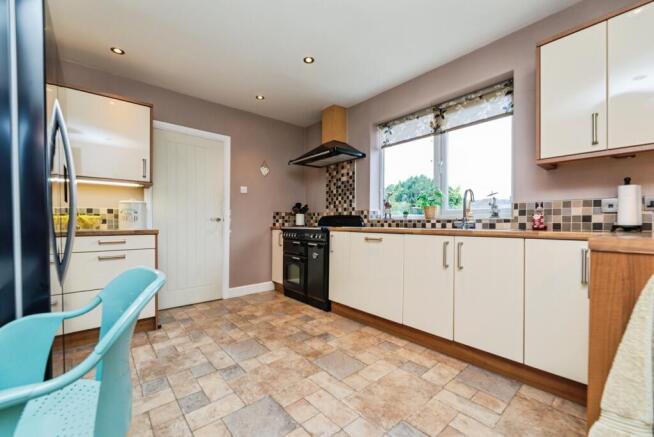 2 bed Semi-Detached for sale Image 5