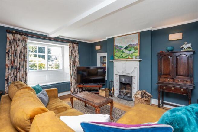 5 bed Detached for sale Image 9
