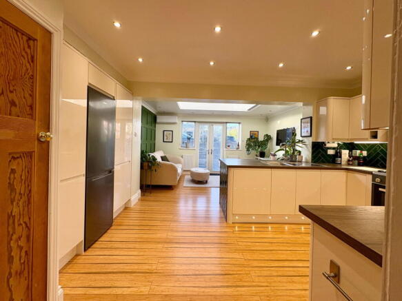 3 bed Terraced for sale Image 7