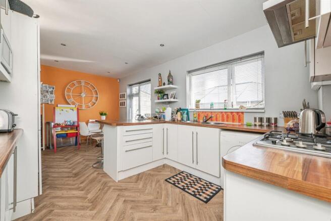 3 bed Semi-Detached for sale Image 5