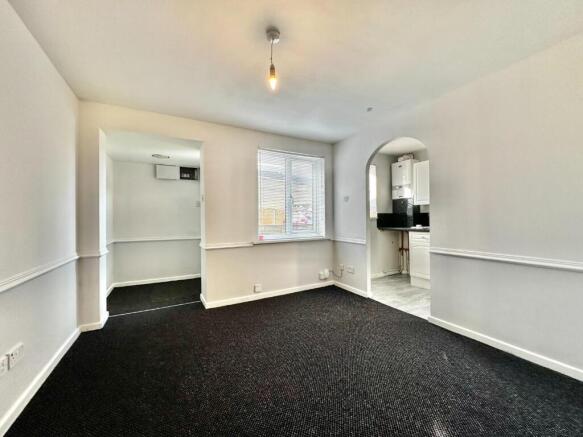 Studio to rent Image 5