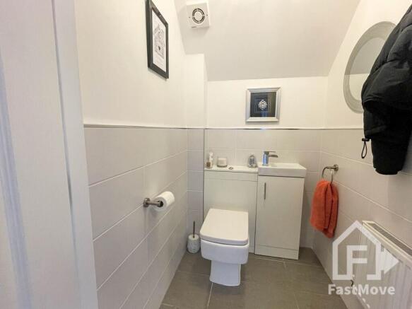 4 bed Link Detached House for sale Image 11