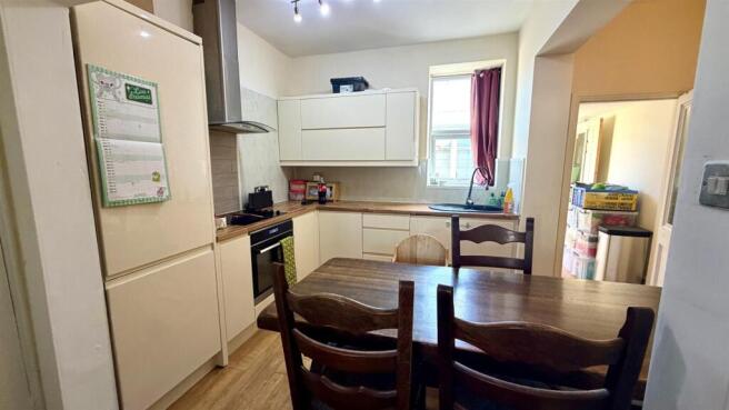 KITCHEN/BREAKFAST ROOM