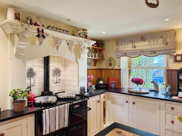 4 bed Detached for sale Image 6