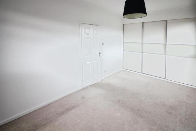 4 bed Semi-Detached for sale Image 10