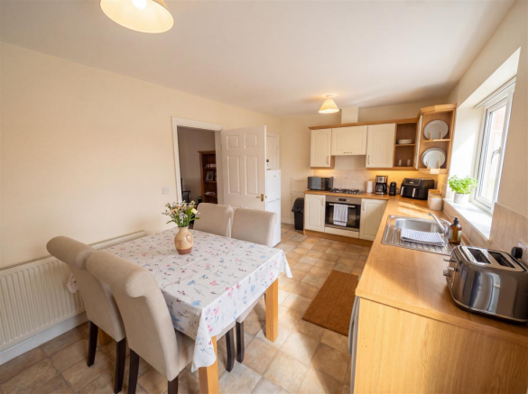 2 bed End of Terrace to rent Image 7