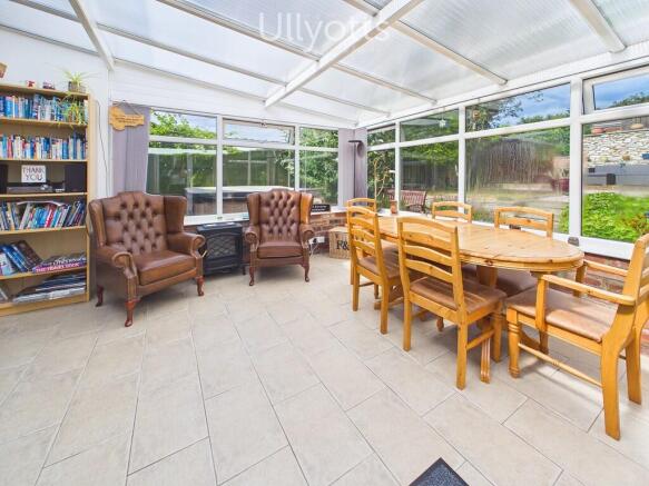 4 bed Detached for sale Image 11