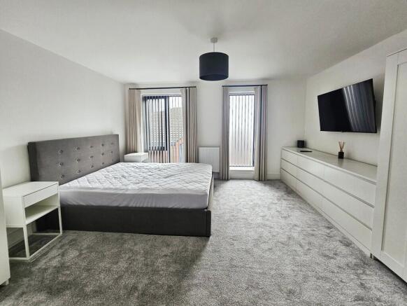 3 bed Town House to rent Image 3