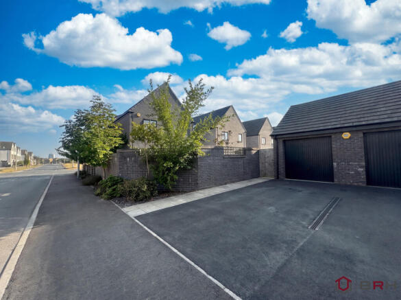 4 bed Detached for sale Image 5