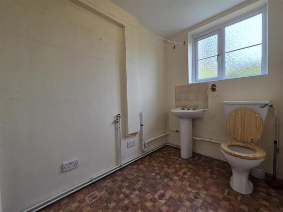 DOWNSTAIRS WC / UTILITY