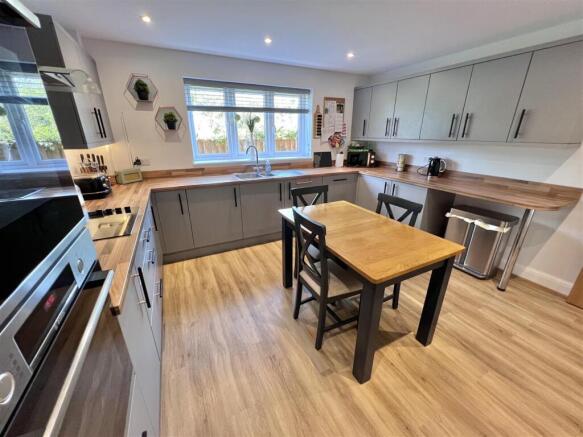 Kitchen 3.jpg