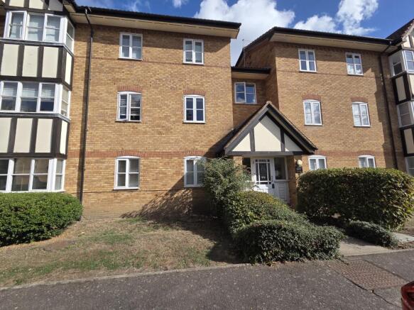 2-bed flat on Artesian Grove, Barnet, £299,000