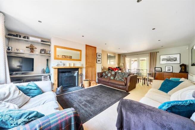 Living room 1.jpg