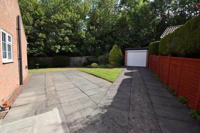 Driveway & Garage 