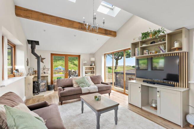 4 bed Semi-Detached for sale Image 4