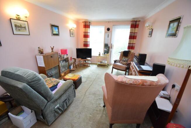 40 Fairfield Lodge lounge Use.JPG