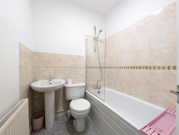 2 bed Flat to rent Image 7