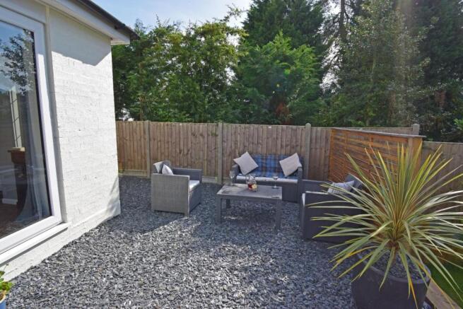 8 Hanbury Road, garden terrace 1.jpg
