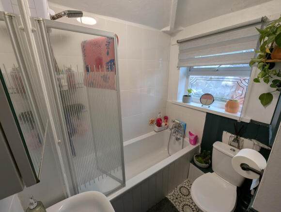 3 bed Semi-Detached to rent Image 11