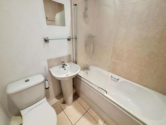 Studio to rent Image 8