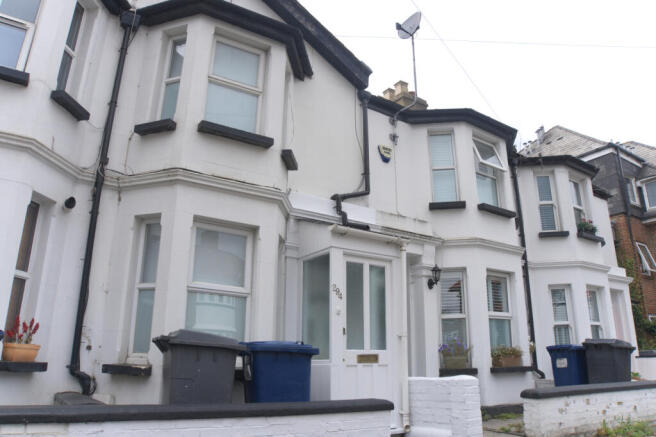 2 bed terraced house to rent Friern Barnet Lane,