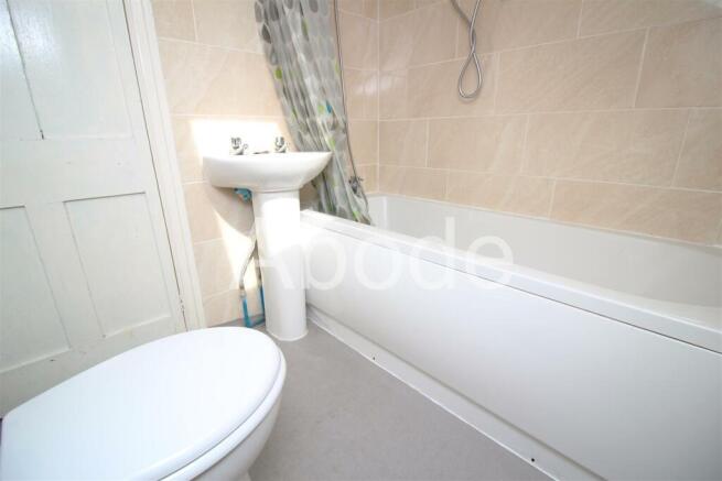 3 bed House to rent Image 8