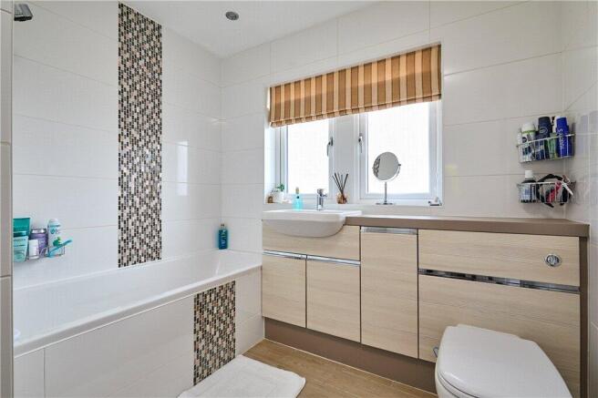 4 bed Semi-Detached for sale Image 12