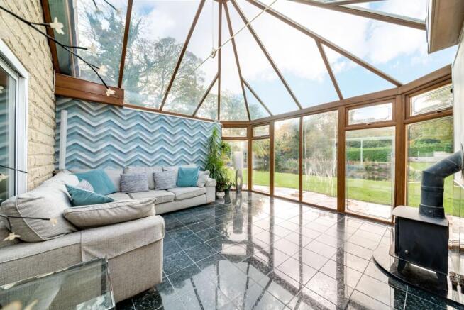 4 bed Detached for sale Image 11