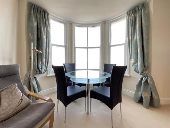 2 bed Flat for sale Image 8